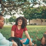 Apprendre à retisser des liens pour renouer avec une harmonie sociale et personnelle.